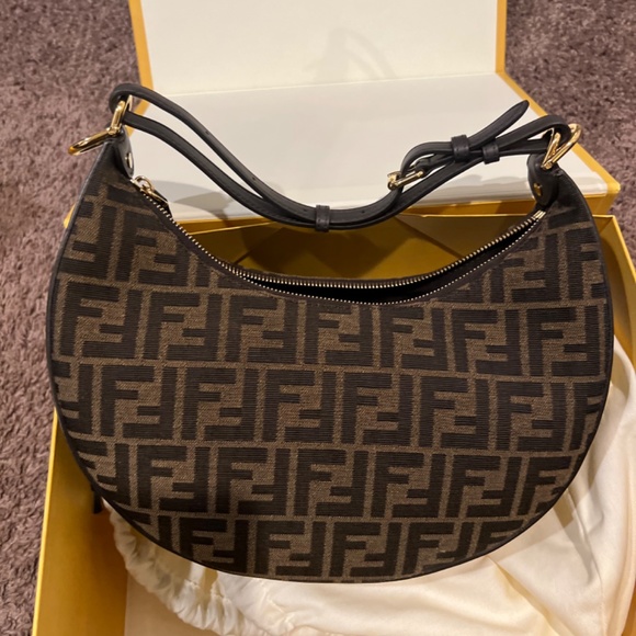 Fendi- Fendigraphy Small
Brown FF jacquard fabric bag - Picture 2 of 5